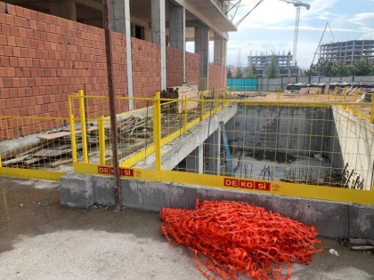 What Materials Are Used in Temporary Edge Protection Systems?